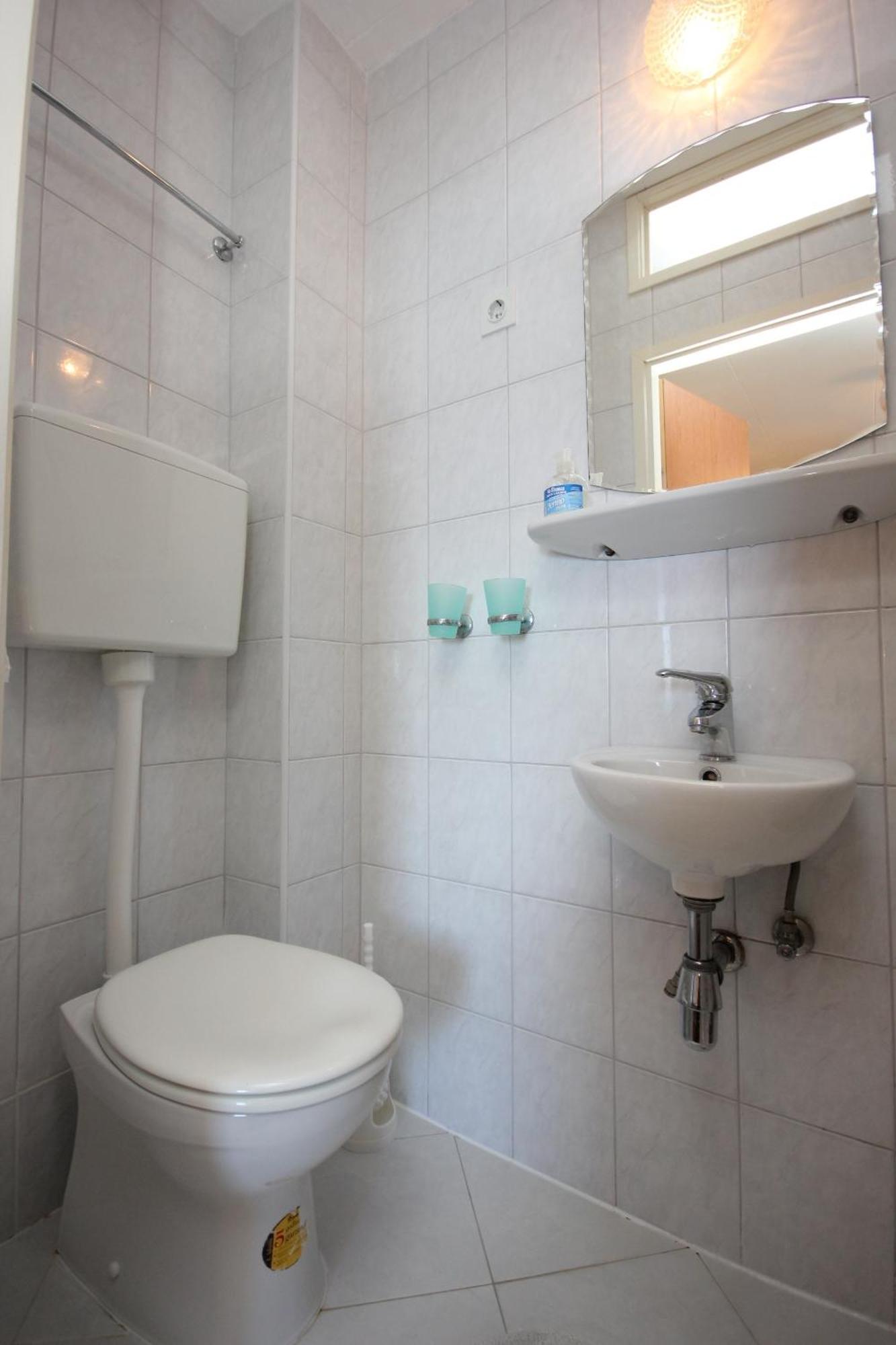Apartments And Rooms By The Sea Komiza, Vis - 2431 Номер фото